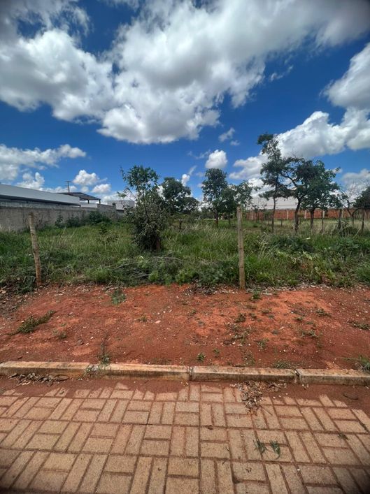 Lote/Terreno para venda tem 690 metros quadrados