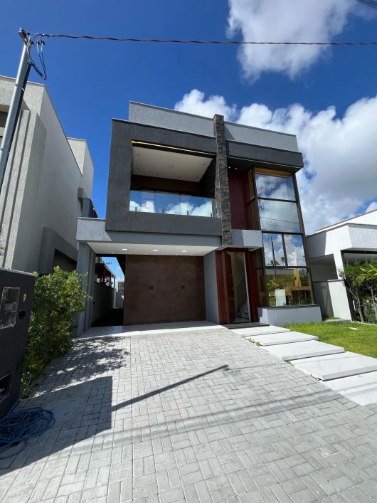 EXCELENTE CASA PRONTA PARA MORAR EM CONDOMINIO FECHADO