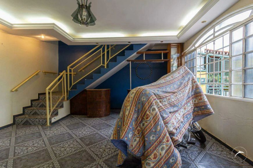 Casa com 3 Quartos, 1 Suíte, Salão de Festas e Casa de Fundos à Venda na QI 7 – Guará I