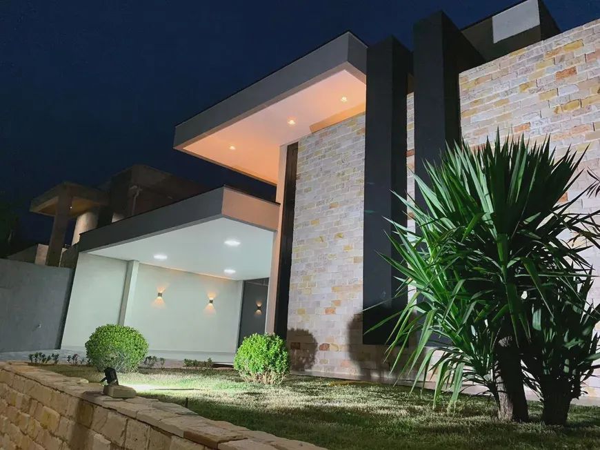 Casa 3 Quartos Arniqueiras de Alto Padrão