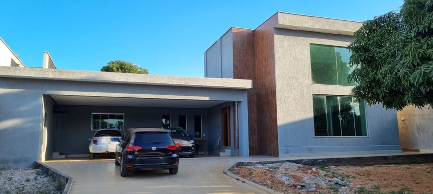 Casa Alto Padrão de 340 m² com 03 quartos na chácara