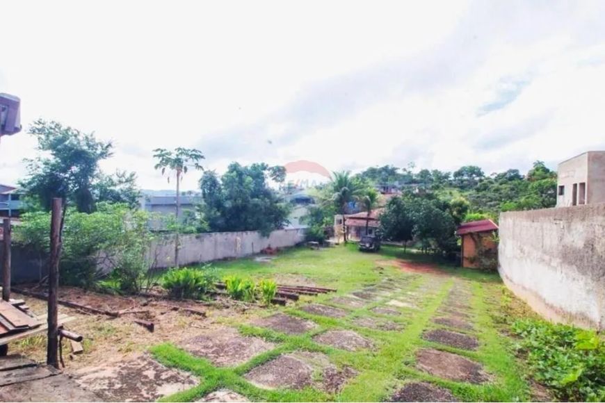 A casa que abraça a natureza