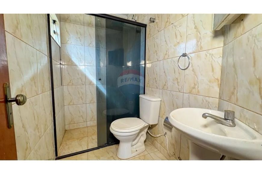 PRÉDIO RESIDENCIAL COM ÓTIMA LOCALIZAÇÃO EM SÃO SEBASTIÃO.