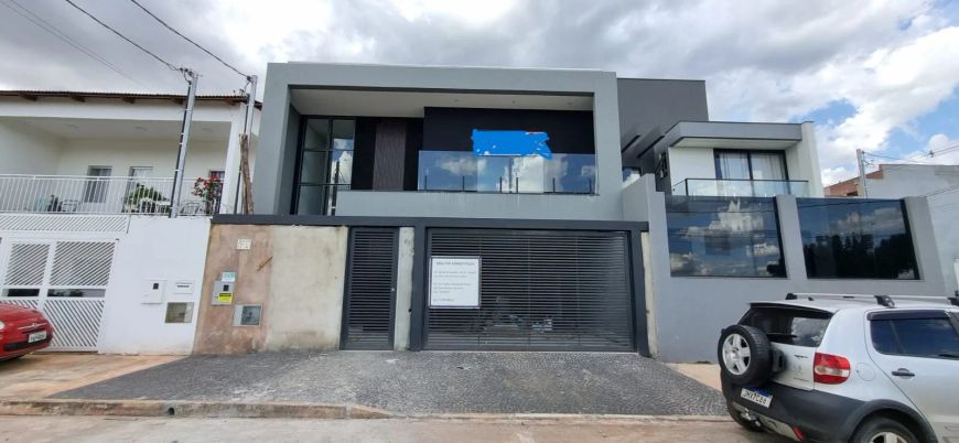 🏡 Oportunidade Imperdível! Linda Casa à Venda - QE 50