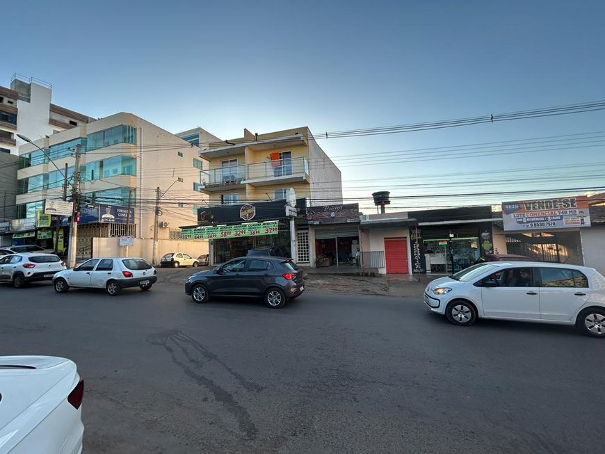 LOTE COMERCIAL 748m2: COM 6 RESIDÊNCIAS/3 LOJAS