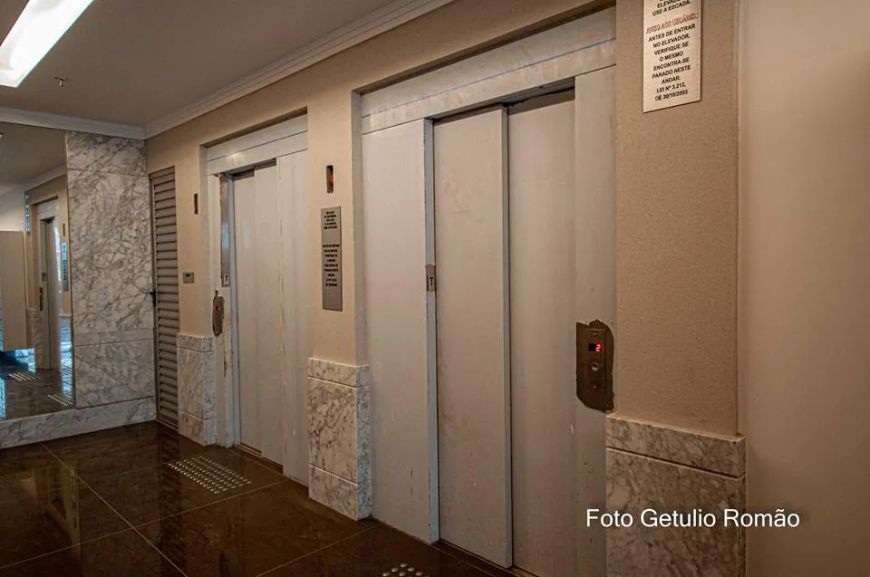 C 2 Cobertura comercial financiada.