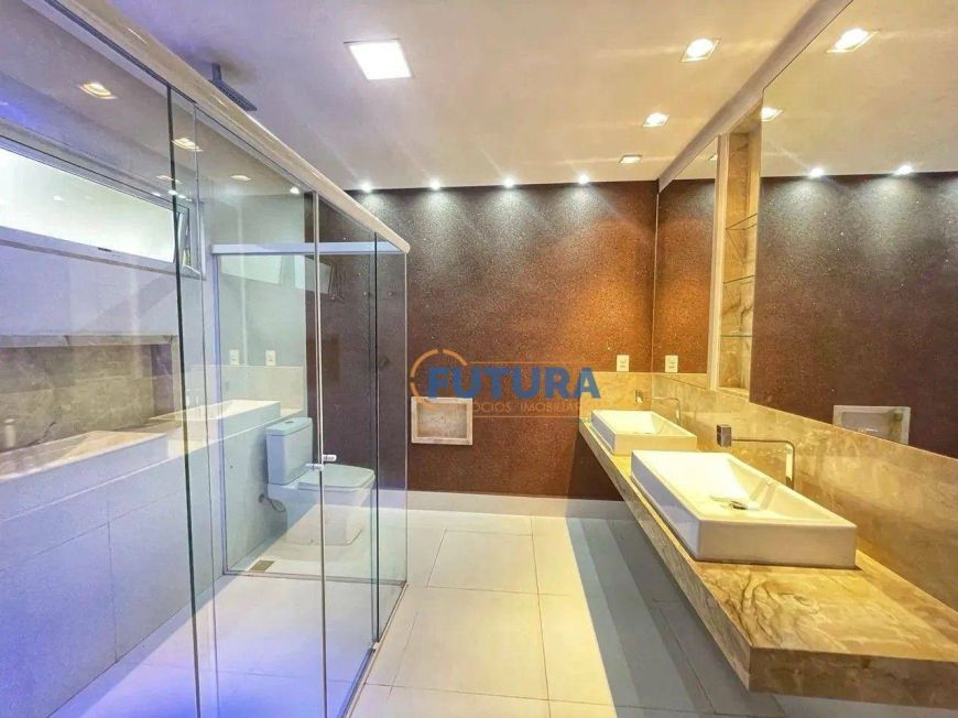 Excelente casa no Jardim Botânico, rica em armários, aceita permuta, ótima localização.