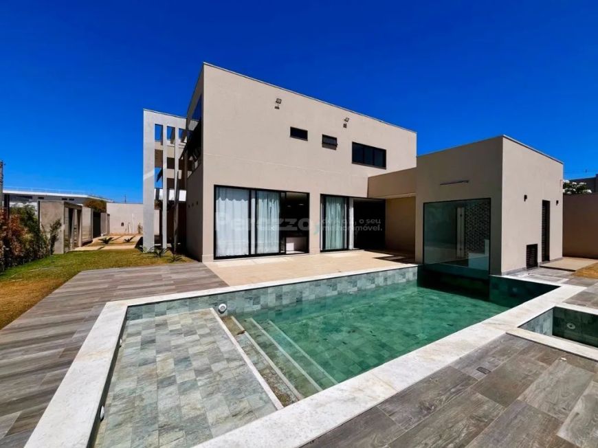 Espetacular Casa de Alto Padrão localizada no Jardim Botânico III por R$3.550.000,00. ACEITA FINANCI