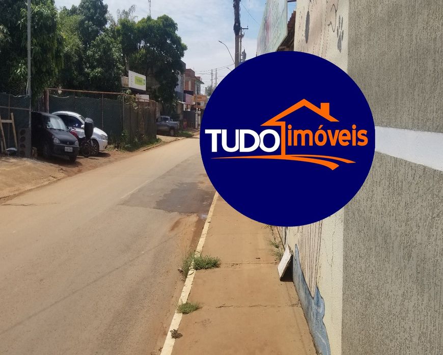 Galpão na Ponte Alta Norte, Av São Francisco, Comercial próspera, com moradia nos fundos.