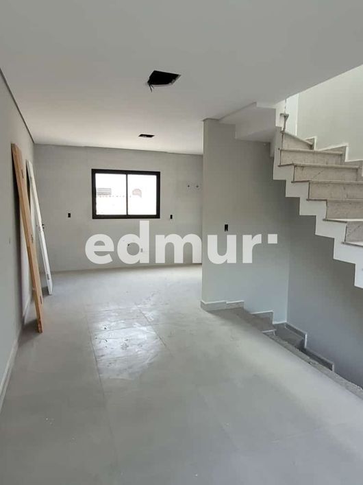 SOBRADO para VENDA com 120m² no bairro Jardim Santo Alberto com 2 quartos e 2 vagas. Santo André, SP