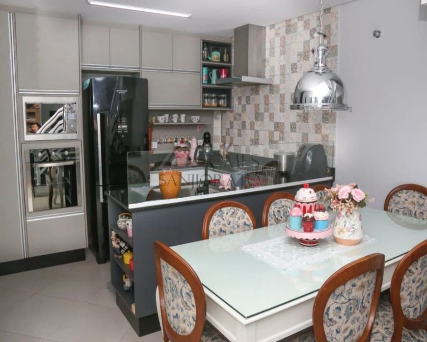 Sobrado com 3 quartos, sendo 2 suítes para venda na Vila Cecília Maria em Santo André