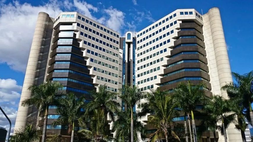 Sala com 398.63m² para locação no Centro Empresarial Varig. Inf.: (61) 9..
