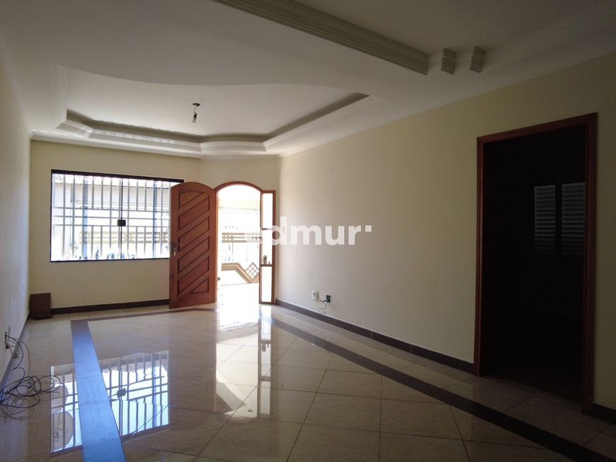 CASA para VENDA com 171m² no bairro Vila Camilópolis com 3 quartos e 3 vagas. Santo André, SP