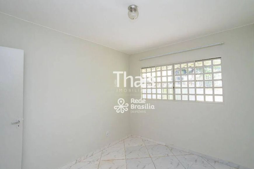 QI 6 - Casa com 3 quartos - 1 suíte - 3 vagas - aceita financiamento e FGTS