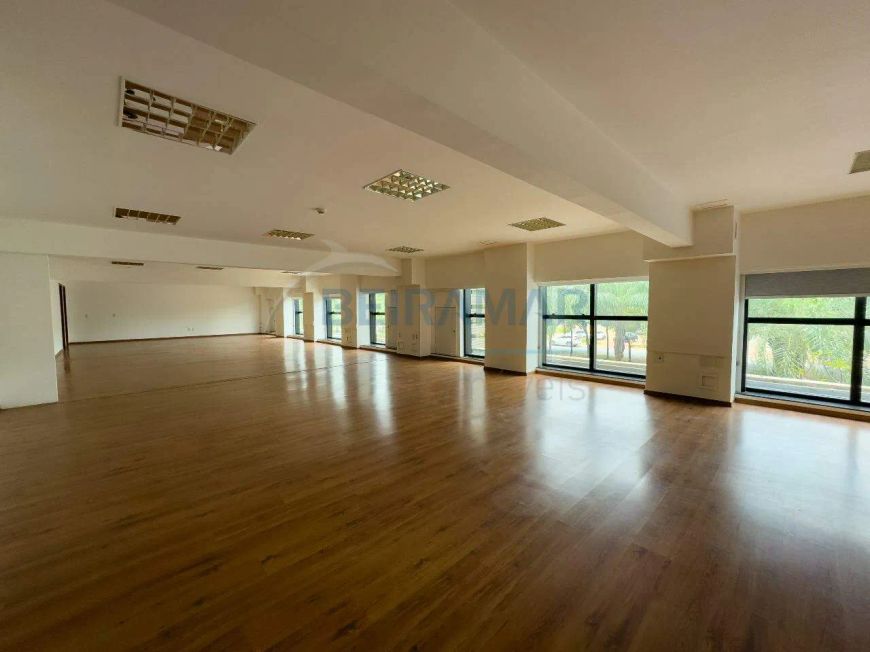 5 Salas com Vista para a W3 Norte, Sala de Reunião, Recepção, Copa e Banheiro Coletivo no Edifício I