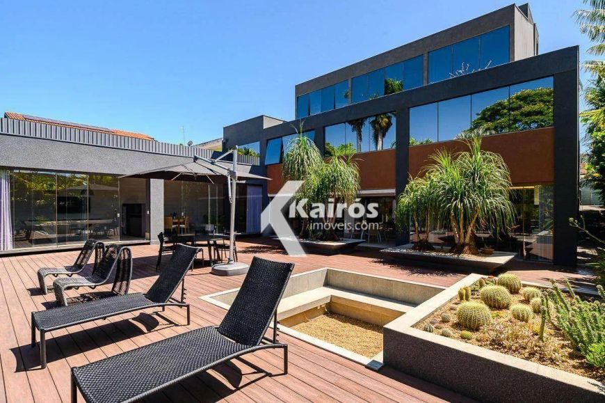 Casa moderna, 837m², 5 suítes plenas. Inf.: (61) 9.