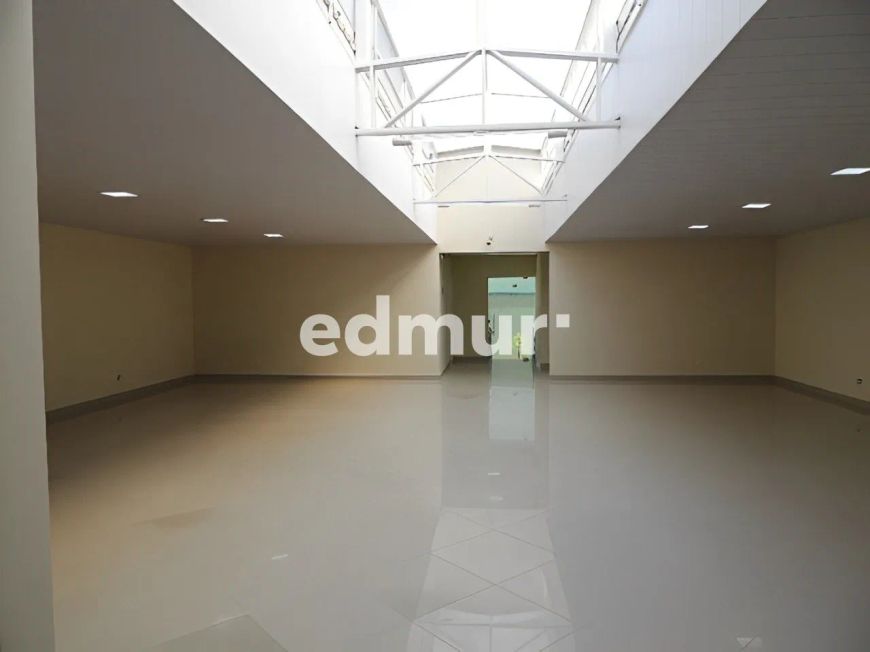 GALPÃO para VENDA E ALUGUEL com 601m² no bairro Jardim Stella com 0 quartos e 0 vagas. Santo André,