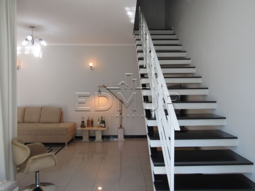 SOBRADO para VENDA com 283m² no bairro Vila São Pedro com 3 quartos e 5 vagas. Santo André, SP