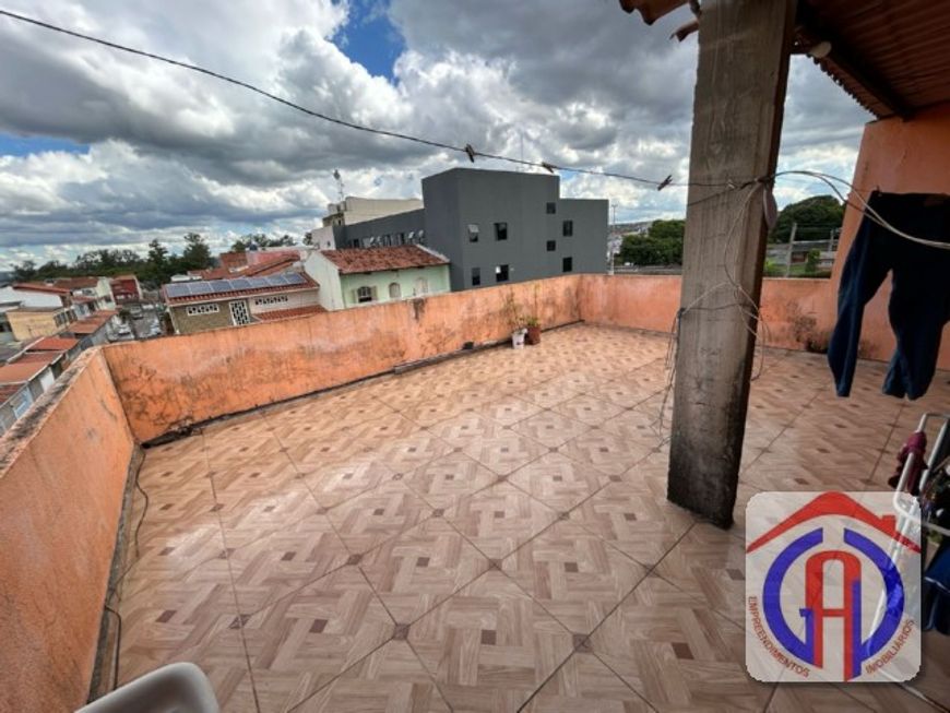 Vendo excelente sobrado na QE 42 Conjunto A do Guará II.