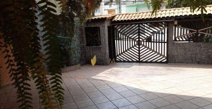 Casa com 3 dormitórios à venda, 190 m² por R$ 2.232.000 - Jardim - Santo André/SP