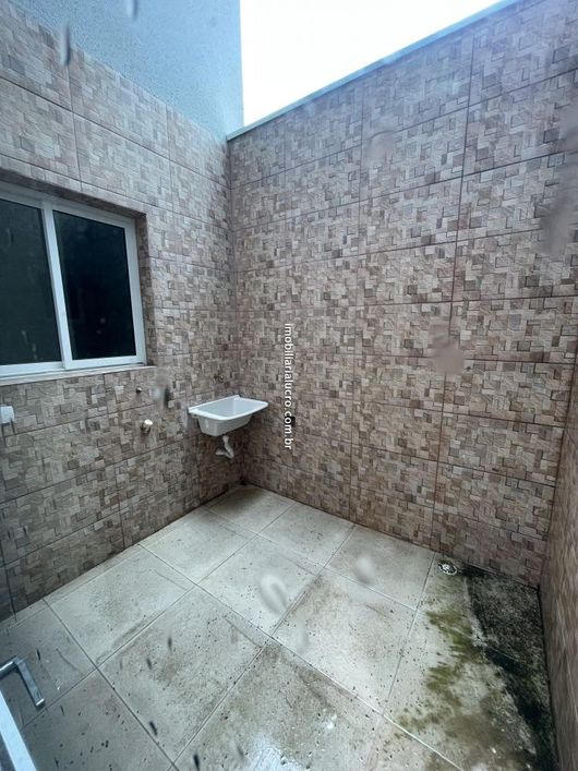 Com 2 Quintais, em Prédio com Elevador! Acabamento Impecável! Próximo à Rua Carijós e Comércios!