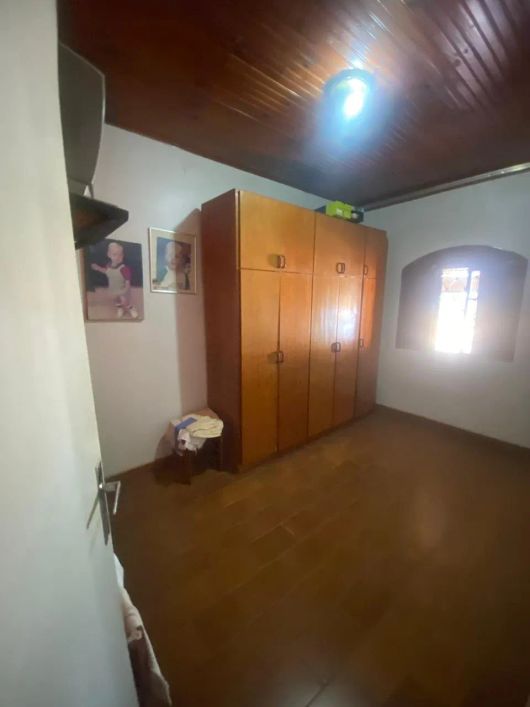 VENDE-SE UM LOTE DE ESQUINA NA QR 108