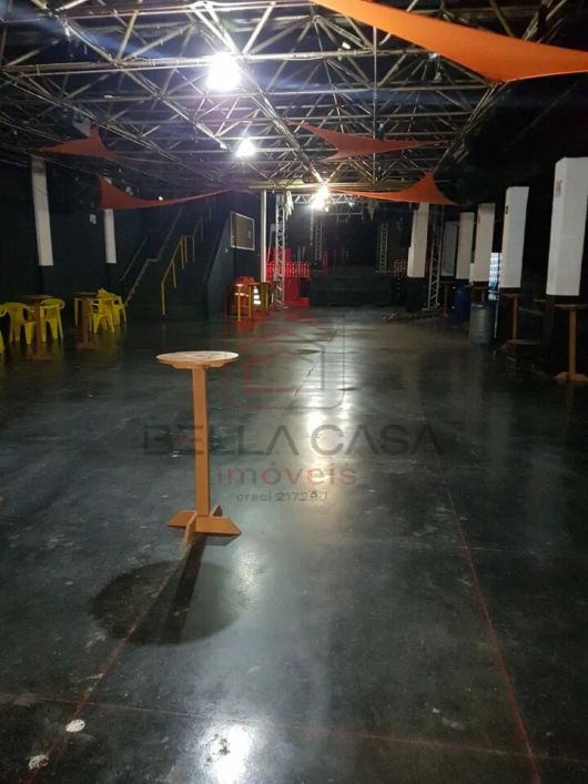 Galpão / Depósito / Armazém para venda ou aluguel, 1974m² - Centro