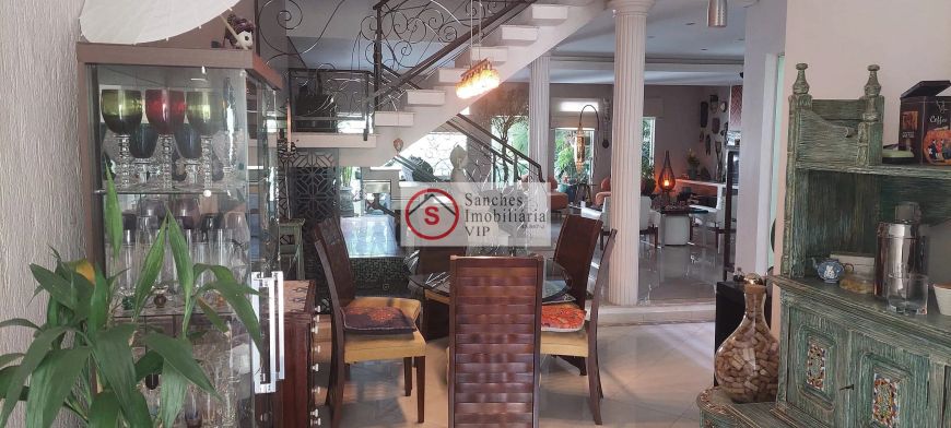 À VENDA Linda casa em ótima localização no Jardim Floresta em Santo André.