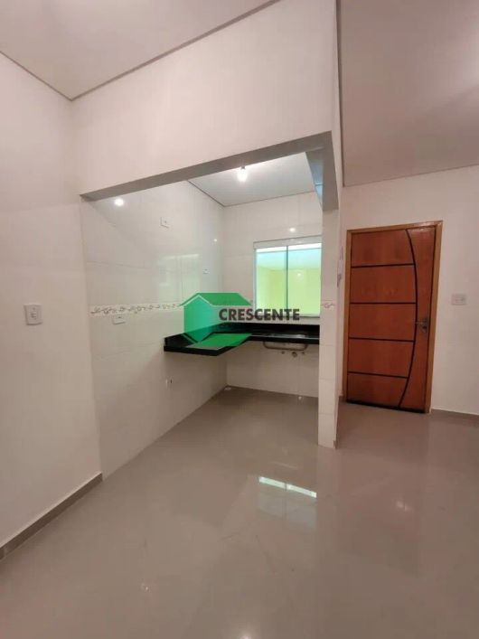 Sobrado novo próximo às avenidas Grã Bretanha e Lauro Gomes, B. Príncipe de Gales, Santo André.