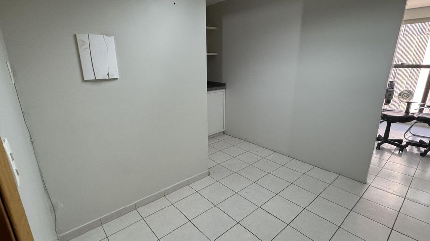 Vendo excelente sala, 27m2, com divisória de vidro, Asa Sul, Setor de Autarquias Asa Sul - DF