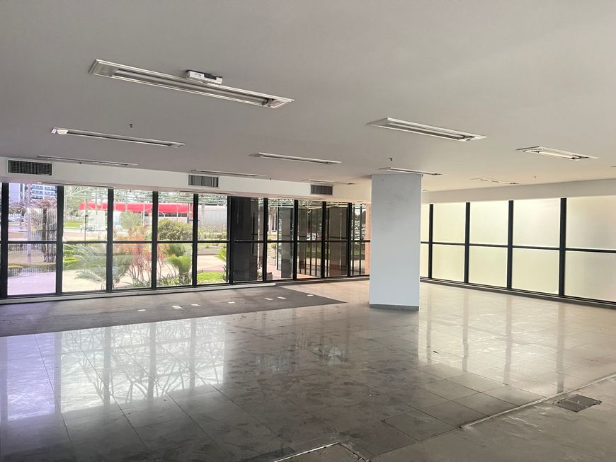 Centro comercial para aluguel tem 358 metros quadrados em Asa Norte - Brasília - DF