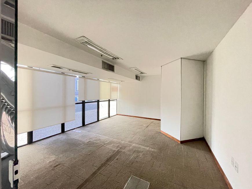 Centro comercial para aluguel tem 358 metros quadrados em Asa Norte - Brasília - DF