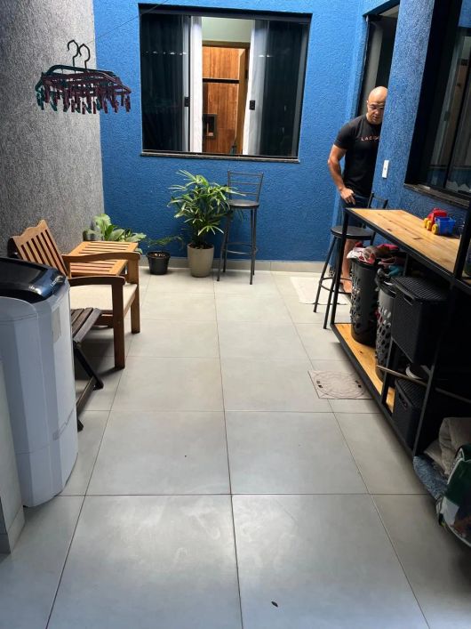 VENDO LINDA CASA DE 2 QUARTOS, TODA NA LAJE! COM CHURRASQUEIRA, PISCINA, LOCALIZADA NA VICENTE PIRE