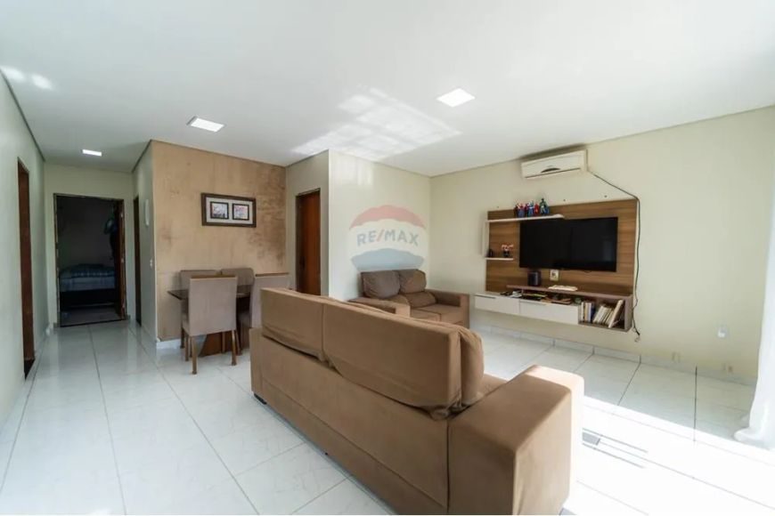 2 casas no Condomínio Jardim dos Ipês na Colônia Agrícola Sucupira. Aceita permuta.