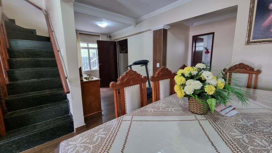 Samuel Pereira oferece: Sobrado 5 Quartos 2 Suítes com Lote de 260m² na Quadra 2 de Sobradinho.