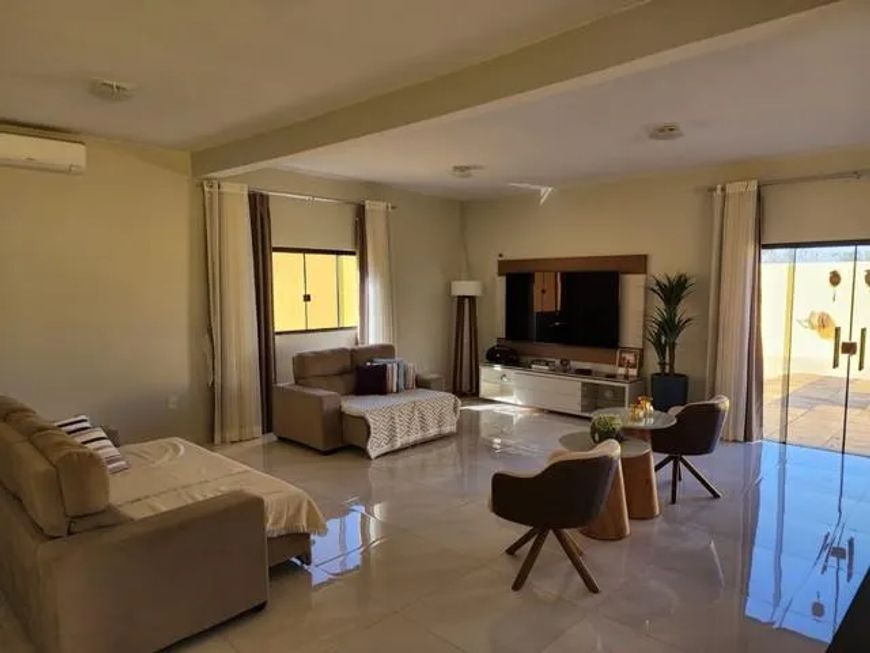 Excelente casa no Condomínio Mônaco no Incra 9 com 3 Quartos sendo 2 suítes.