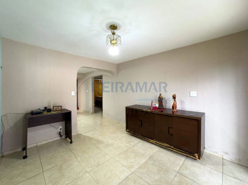 Casa com 2 Quartos, 1 Suíte e 2 Vagas de Garagem à Venda na QE 21 – Guará II