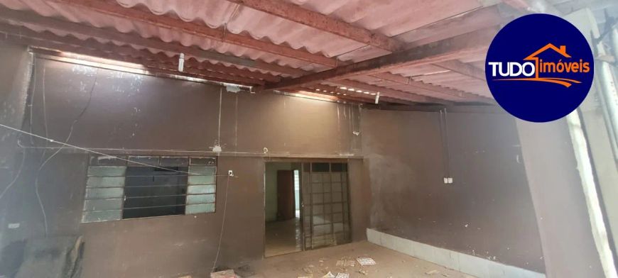 VENDE OU TROCA CASA NA LAJE, COM GARAGEM E BARRACOS NOS FUNDOS, BOA LOCALIZAÇÃO