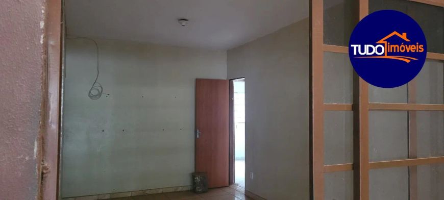 VENDE OU TROCA CASA NA LAJE, COM GARAGEM E BARRACOS NOS FUNDOS, BOA LOCALIZAÇÃO