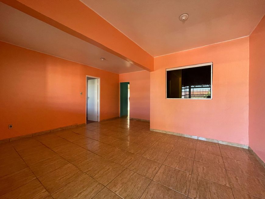 Vendo Casa na QNN 10, CEILÂNDIA SUL, aceita financiamento.