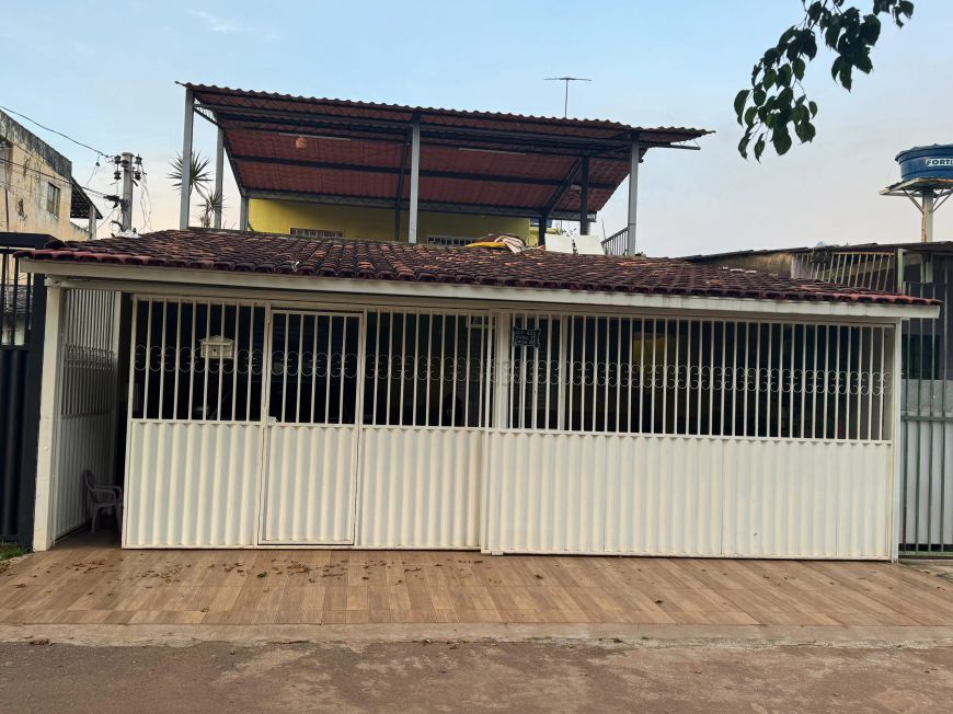 QR 433 da Samambaia Norte um sobrado composta por 3 quartos 2 banheiros em uma ótima localização