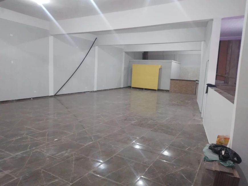 Excelente Oportunidade: Galpão Comercial à Venda em Osasco-SP, no Bairro Helena Maria! 3 Salas, 2 Ba