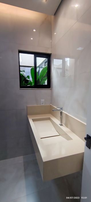 Linda casa moderna na rua 10/12 em Vicente Pires
