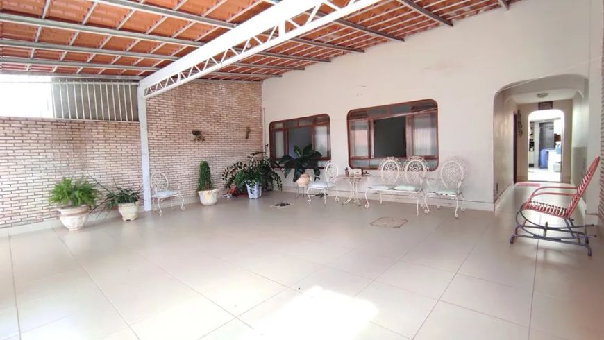 Guara 2 Casa na QE 19 melhor localização rua mais larga perto da praça e comercio