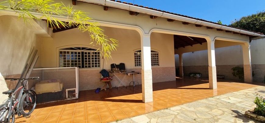 Rua 10 condomínio casa 3 quartos suíte L.1000m2 laje nascente piscina churrasqueira