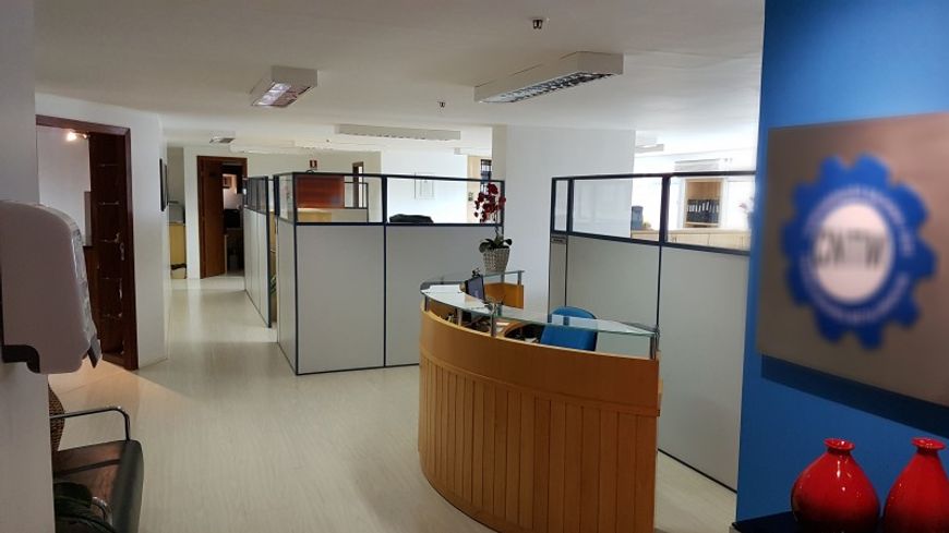 Excelente conjunto de salas corporativas e comercial para vender com 240m², mobiliado, 5° andar, Set
