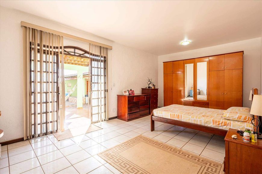 CASA ESCRITURADA EM ARNIQUEIRA, LOTE DE 1000m2.