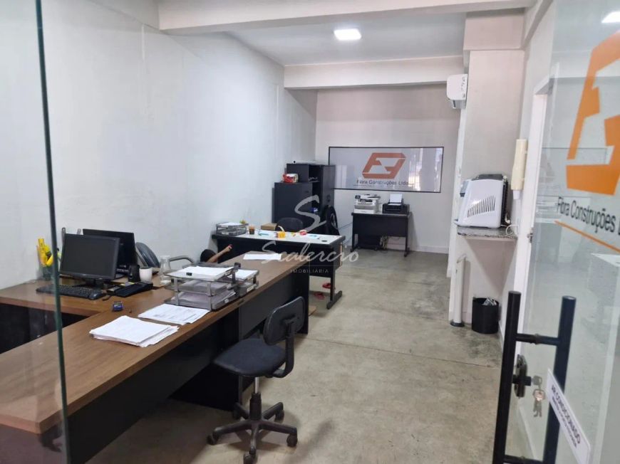 loja 200m², frente rua, dividida, estrutura 3 andares, ótima localização, QN 01, Riacho Fundo 1