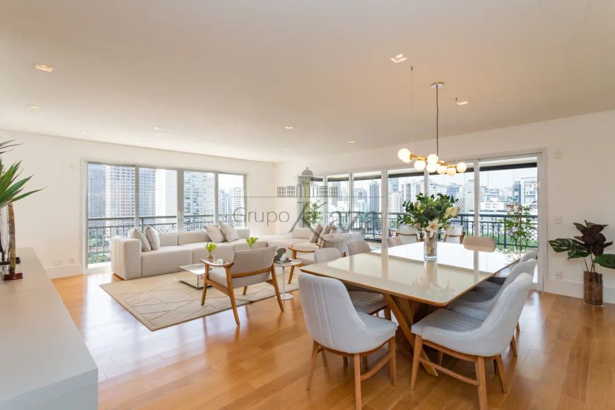 Apartamento - Vila Olímpia - 4 Suítes - 275m².