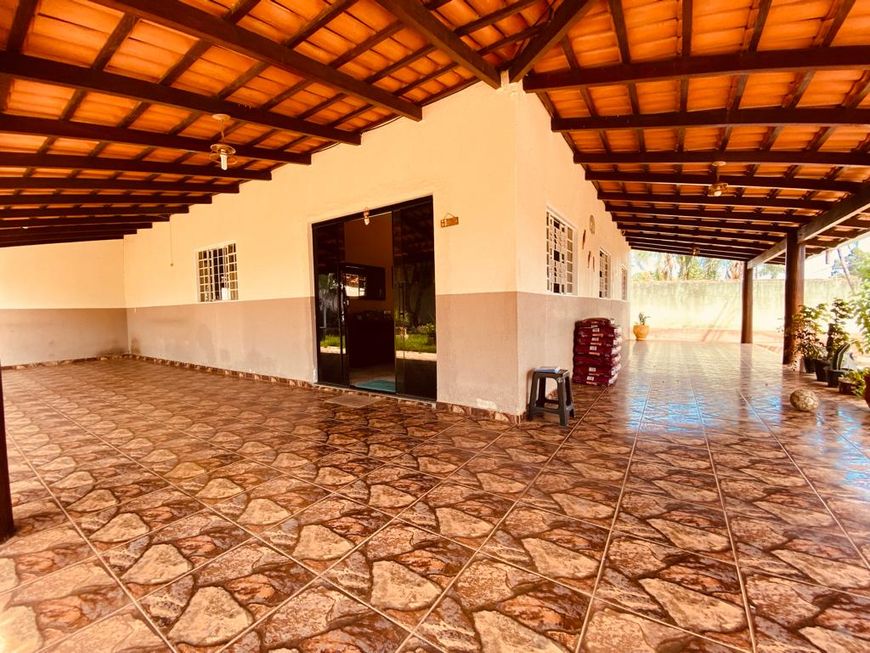 Casa no Setor Arniqueira | 03 quartos e 01 suíte | 630m² de Terreno e Área Verde